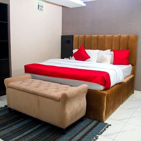 No 95 Suites VI Lagos Bagian luar foto