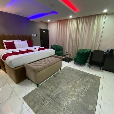 No 95 Suites VI Lagos Bagian luar foto