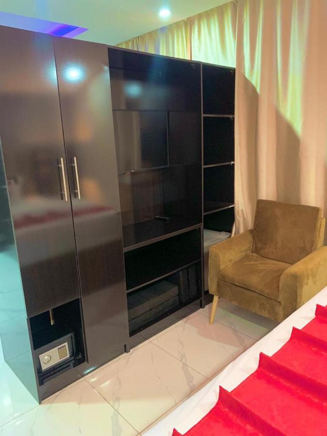 No 95 Suites VI Lagos Bagian luar foto