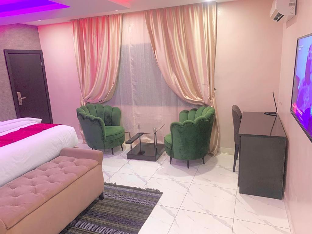 No 95 Suites VI Lagos Bagian luar foto